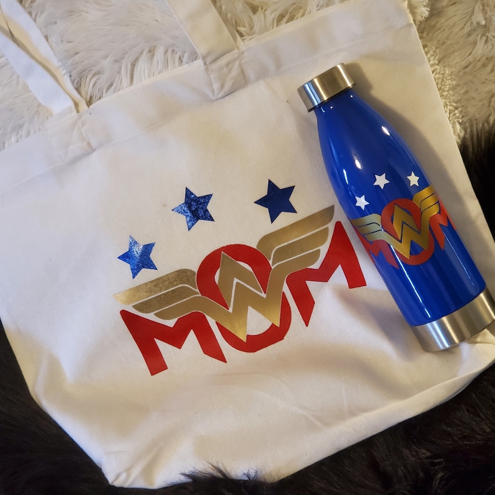 Wonder Woman MOM Tote & Bottle Set